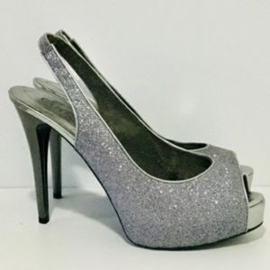 Guess pumps Sz 6M silver